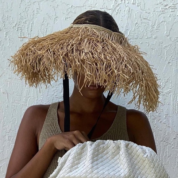 Beautiful straw hat - Picture 1 of 4